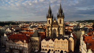 Jak se žije cizincům v České republice? Kvitují veřejnou dopravu, pozastavují se nad naší povahou