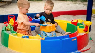 Pískoviště na zahradu pro radost dětem: Pokud ho společně vyrobíte, bude radost dvojnásobná Pískoviště na zahradu pro radost dětem: Pokud ho společně vyrobíte, bude radost dvojnásobná