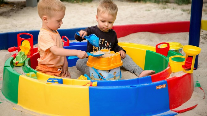 Pískoviště na zahradu pro radost dětem: Pokud ho společně vyrobíte, bude radost dvojnásobná Pískoviště na zahradu pro radost dětem: Pokud ho společně vyrobíte, bude radost dvojnásobná