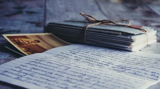GLOSA: Vedou nás moderní technologie k návratu k dopisům a klasickým foťákům?