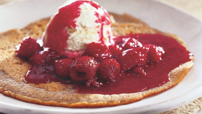 Recept: Pohankové palačinky s ovocem a zmrzlinou