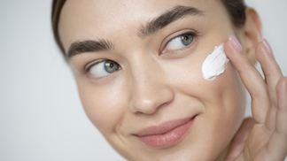 SPF krém je největší zázrak proti vráskám. Beauty redaktorka Marianne.cz vybírá osvědčené přípravky pod make-up SPF krém je největší zázrak proti vráskám. Beauty redaktorka Marianne.cz vybírá osvědčené přípravky pod make-up