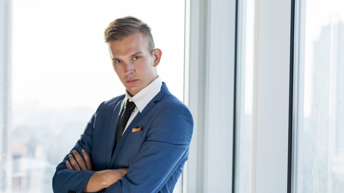 portrait-young-businessman-with-folded-arms.jpg (6.98 MB)