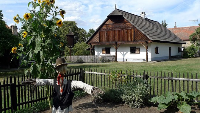 Staročeská chalupa ve skanzenu v Přerově nad Labem
