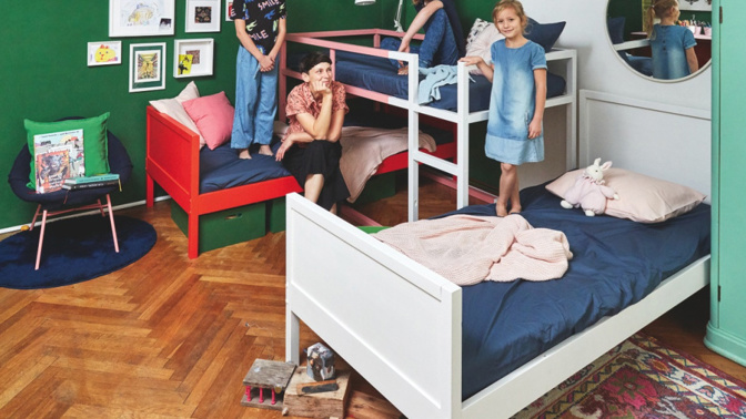 Tři děti ve společném pokoji: Maminka Radka je současně designérka a tak jim pokojík parádně vymazlila
