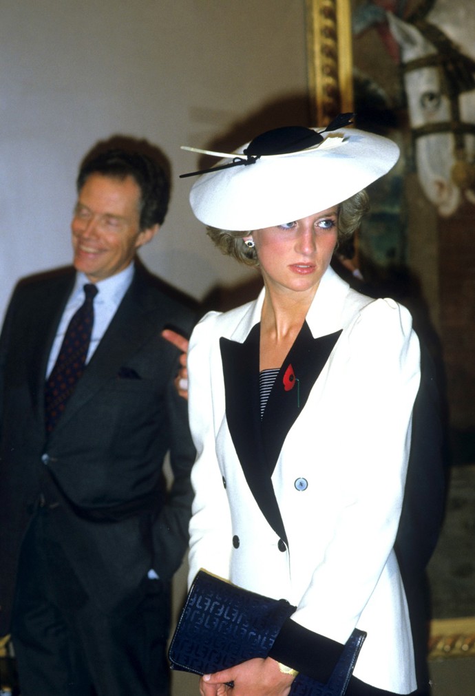 Podobný pak princezna vynesla roku 1985 při návštěvě USA. Pocházel z dílny Fredericka Foxe.