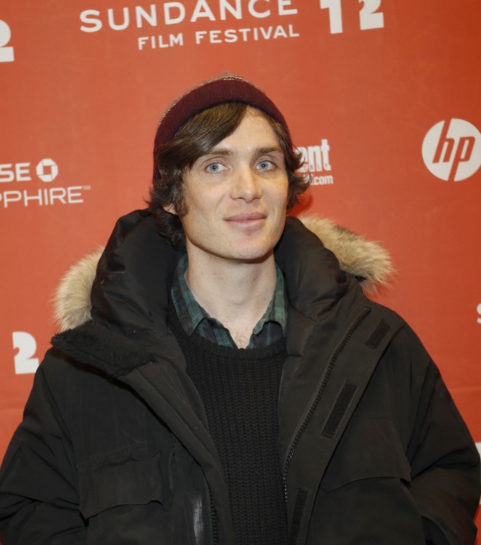Ke Cillianovým nejoblíbenějším ale rozhodně nepatří, ač ho časem vzal na milost. Krátce před začátkem natáčení seriálu se na festivalu Sundance roku 2012 prezentoval úhlednou dlouhou patkou.