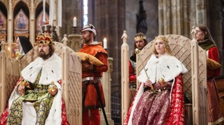 Karel IV. a jeho první manželka Blanka z Valois. Rekonstrukce korunovace, 2016.
Karel IV. a jeho první manželka Blanka z Valois. Rekonstrukce korunovace, 2016.