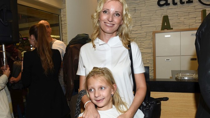 Petra brala malou Margaritu na společenské akce
