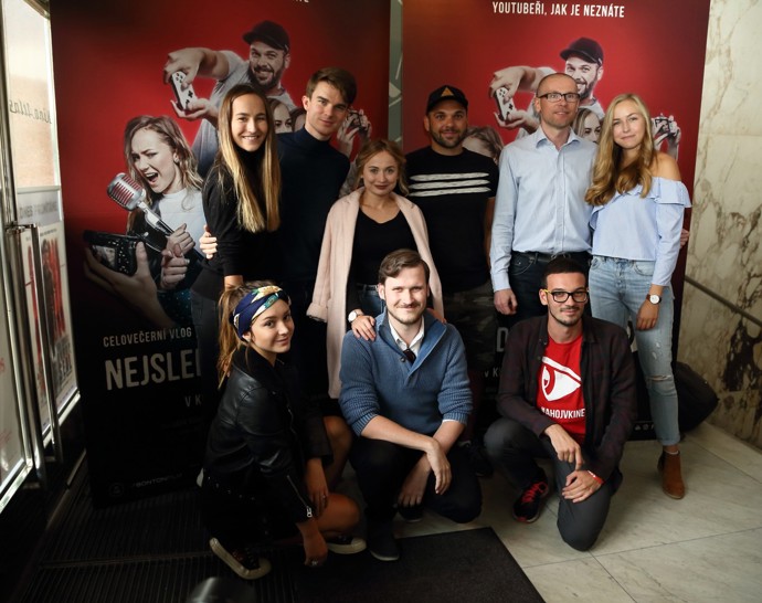 Režisér Jiří Sádek nestojí jen za hororem Polednice, ale natočil také úspěšný dokument Nejsledovanější, který mapuje životy českých influencerů.