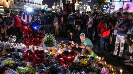 Nejhorší masová střelba v dějinách Ameriky: Během 10 minut usmrtil Stephen Paddock 60 lidí