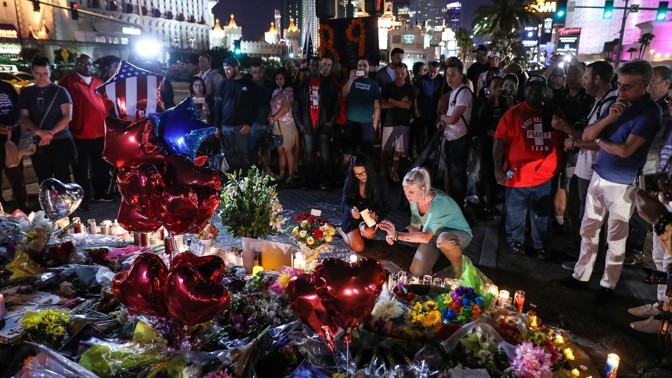 Nejhorší masová střelba v dějinách Ameriky: Během 10 minut usmrtil Stephen Paddock 60 lidí