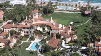 Jak bydlí Donald Trump? Využívá pohodlí svého „Zimního Bílého domu“ plného zlata a honosné výzdoby na Floridě