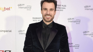 Z rebela k elegantnímu stylu s jistou dávkou výjimečnosti. Leoš Mareš inspiruje i ženy.
