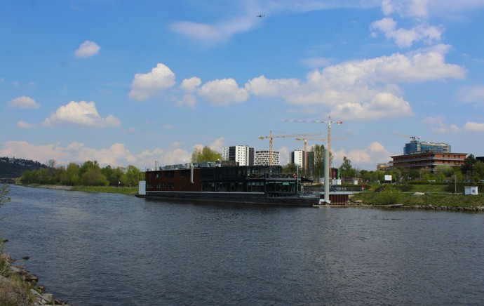 Pitr společně s Janouškem vlastní i loď Rosmarina, která kotví v Modřanech.