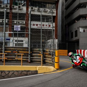 Kamil Holán během závodu v Macau. 