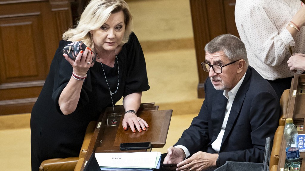 Hlášky některých politiků jsou nesmrtelné. Poznáte je?
Hlášky některých politiků jsou nesmrtelné. Poznáte je?
