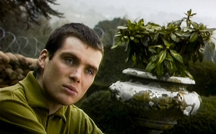 Netradičně střiženého na ježka jste mohli Cilliana vidět ve filmu 28 dní poté z roku 2002.