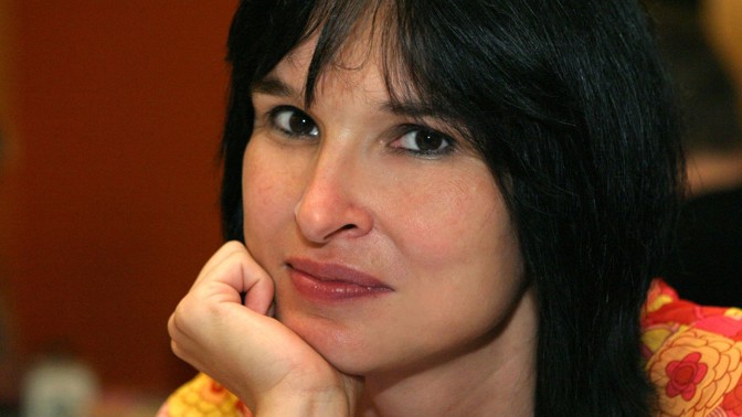 Spisovatelka Simona Monyová měla osud jako její knižní postavy. Zažila násilí v rodině a nakonec ji manžel zavraždil.
