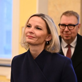 Ministryně pro místní rozvoj Zuzana Mrázová se stala obětí šokujícího útoku v Teplicích.