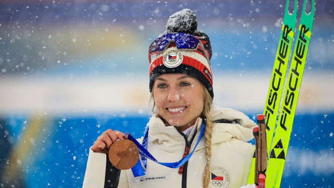 Bronzová Tereza Voborníková: Stylová biatlonistka dokazuje, že olympijský svetr je opravdu šik!