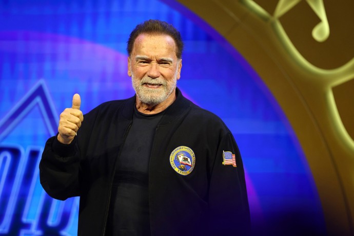 Arnold Schwarzenegger se svou pílí dokázal dostat z úplného dna až na samotný vrchol. Vidět jste ho mohli v Terminátorovi nebo Barbaru Conanovi.
