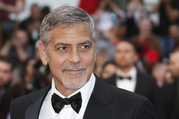 Herec George Clooney patří k nejcharismatičtějším slavným mužům světa. A to díky svým ikonickým šedinám, které si pěstuje od konce devadesátek.