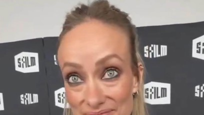 FOTO: Olivia Wilde a pověstné video z červeného koberce ze San Francisca.