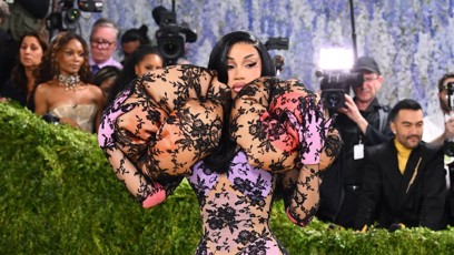 FOTO: Cardi B zvolila nečekaný outfit.