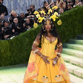 Zpěvačka SZA na Met Gala.
