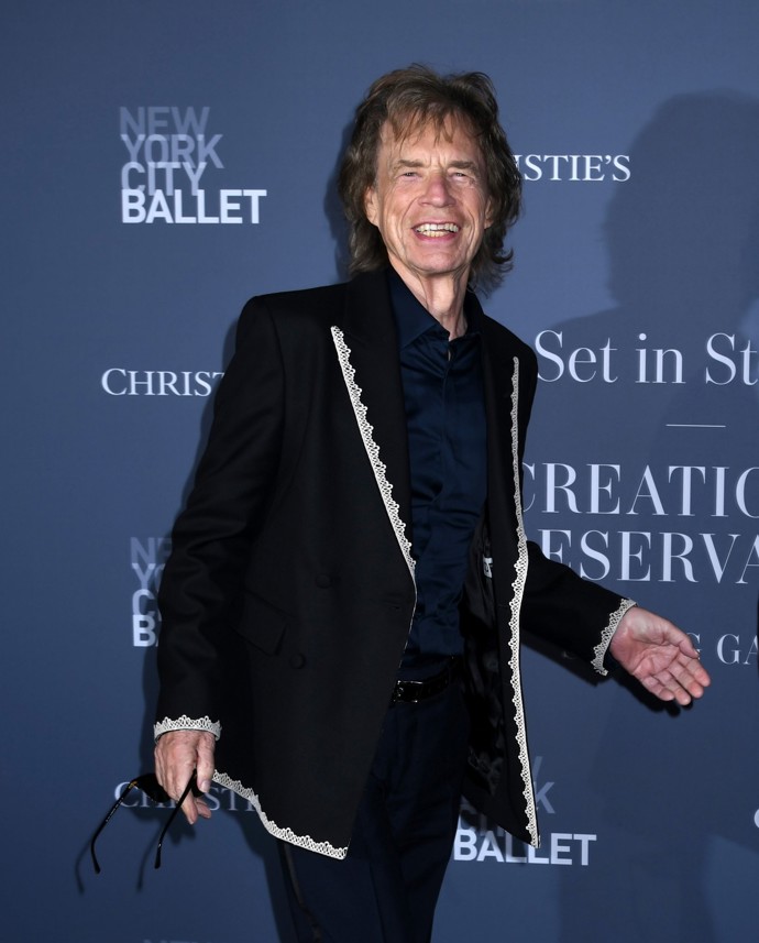 Přehánět to nehodlá ani Mick Jagger, většinu svého majetku v hodnotě 500 milionů dolarů věnuje charitě, aby učinil svět lepším.