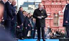 Vladimir Putin překrucoval fakta na Rudém náměstí. Evropské země obvinil z kolaborace