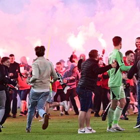 Tribuna Sever napadla Jakuba Surovčíka.