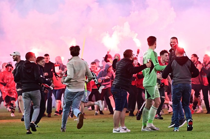 Tribuna Sever napadla Jakuba Surovčíka.
