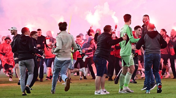 Tribuna Sever napadla Jakuba Surovčíka.