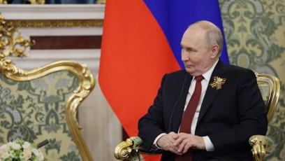 FOTO: Spekulace o špatném zdravotním stavu Vladimira Putina podnítil zejména jeho vzhled na oslavách Dne vítězství na Rudém náměstí v Moskvě, kde prezident působil sešle a unaveně.