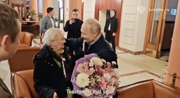 Vladimir Putin se setkal se svou někdejší třídní učitelkou v hotelu v centru Moskvy.