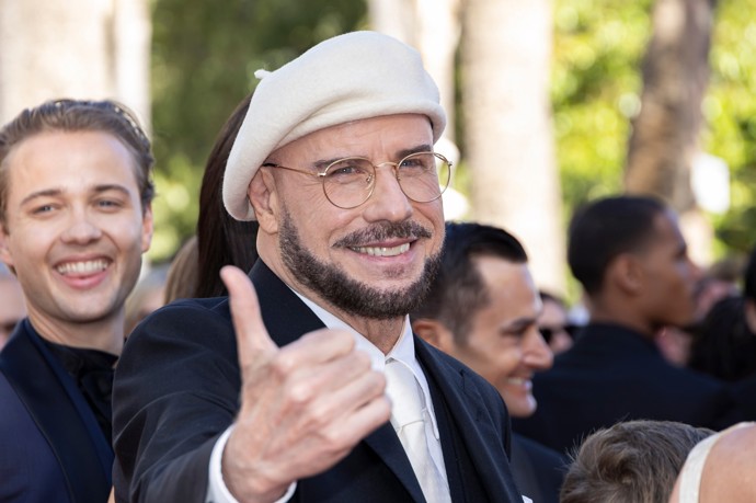 John Travolta si obarvil vousy.