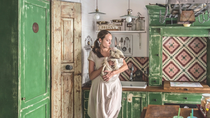 Proměna kuchyně: Malá pocta velké patině Proměna kuchyně: Malá pocta velké patině