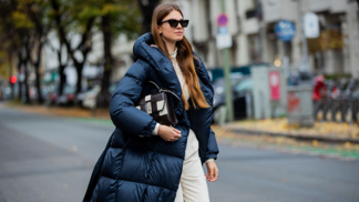 Hlavně v teple! Inspirujte se, jak nosit „puffer jacket“