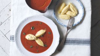 Recept na rajskou polévku s tvarohovými nočky