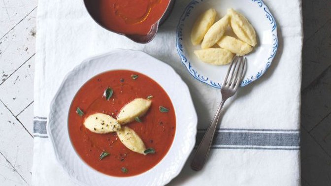 Recept na rajskou polévku s tvarohovými nočky Recept na rajskou polévku s tvarohovými nočky