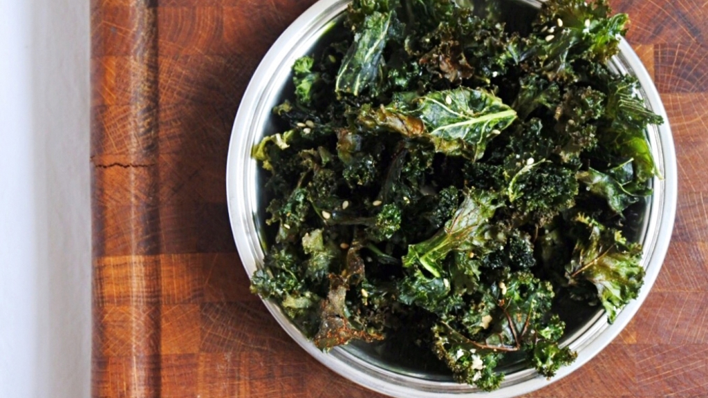 Recept: Kadeřávkové chipsy se zázvorem Recept: Kadeřávkové chipsy se zázvorem