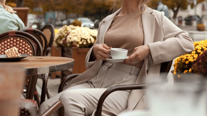 Elegance a šarm v ryzí čistotě. Právě tím jsou Francouzky proslulé. 
