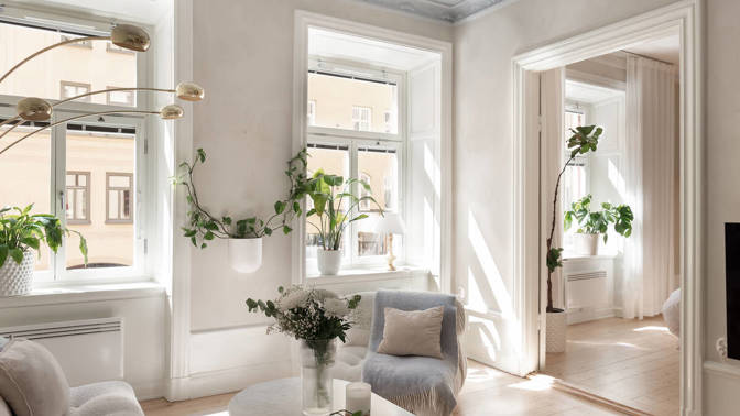 Krásnější byt jsme dlouho neviděli: V historickém domě ponechali v interiéru klasické prvky, které doplnili o moderní elegantní design
Krásnější byt jsme dlouho neviděli: V historickém domě ponechali v interiéru klasické prvky, které doplnili o moderní elegantní design