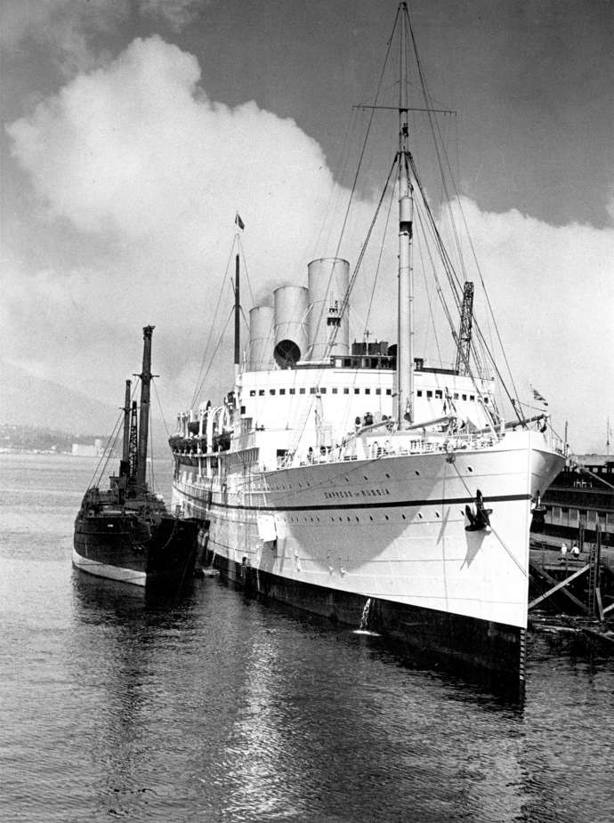 10. října 1923 vyplula na parníku Empress of Russia do Vancouveru 10. října 1923 vyplula na parníku Empress of Russia do Vancouveru