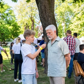 Ještě předtím stihl dát rozhovory.