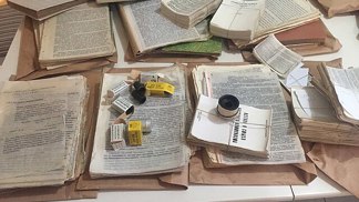 Samizdat fungoval jako neviditelná síť lidí, kteří si navzájem předávali informace. Spojoval různé profese i generace, které měly společný cíl.
Samizdat fungoval jako neviditelná síť lidí, kteří si navzájem předávali informace. Spojoval různé profese i generace, které měly společný cíl.