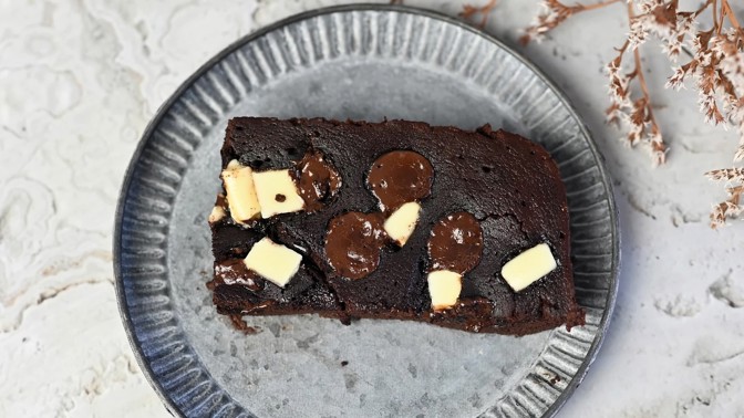 Šťavnaté, vláčné a bezlepkové: Na rychlé jablečné brownies potřebujete jen čtyři suroviny