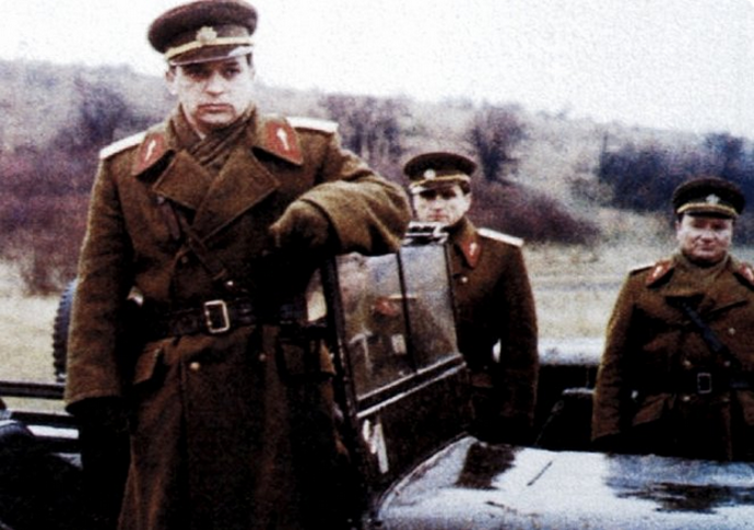 Na snímku z filmu Tankový prapor jsou Roman Skamene, Jiří Kodeš a Vítězslav Jandák.